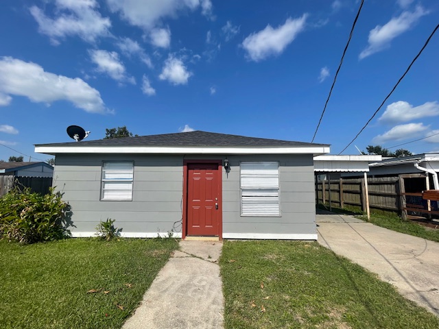 1121 Maxine St.